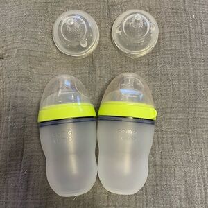 Comotomo 8 oz Baby Bottles with Green Accents